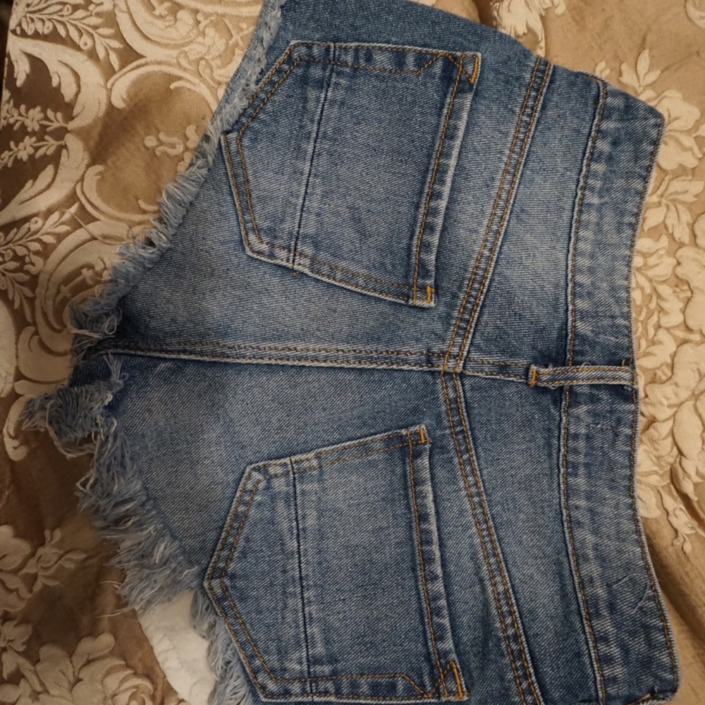 Shorts - Picture 4 of 4